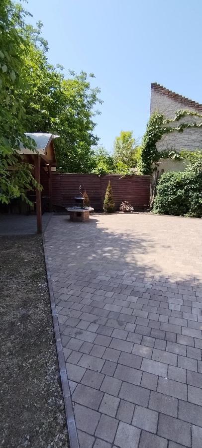 Levendula Apartmanhaz Hajduszoboszlo Exterior photo