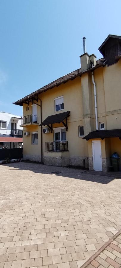 Levendula Apartmanhaz Hajduszoboszlo Exterior photo